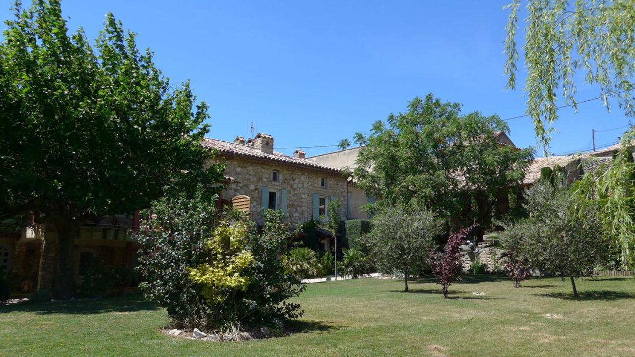 Gites Au Chateau Des Estubiers Les Granges-Gontardes 外观 照片