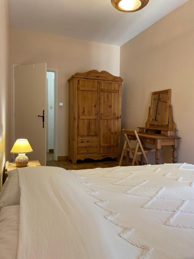 Gites Au Chateau Des Estubiers Les Granges-Gontardes 外观 照片