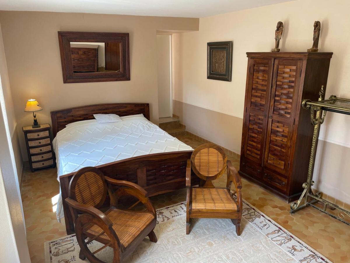 Gites Au Chateau Des Estubiers Les Granges-Gontardes 外观 照片