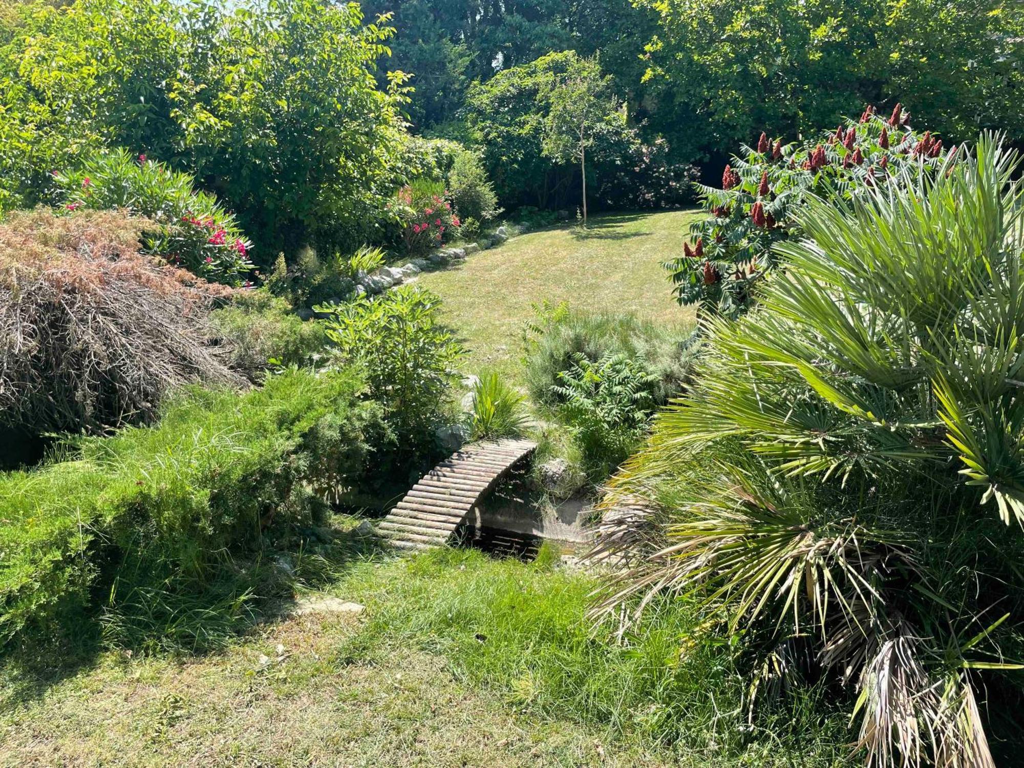 Gites Au Chateau Des Estubiers Les Granges-Gontardes 外观 照片
