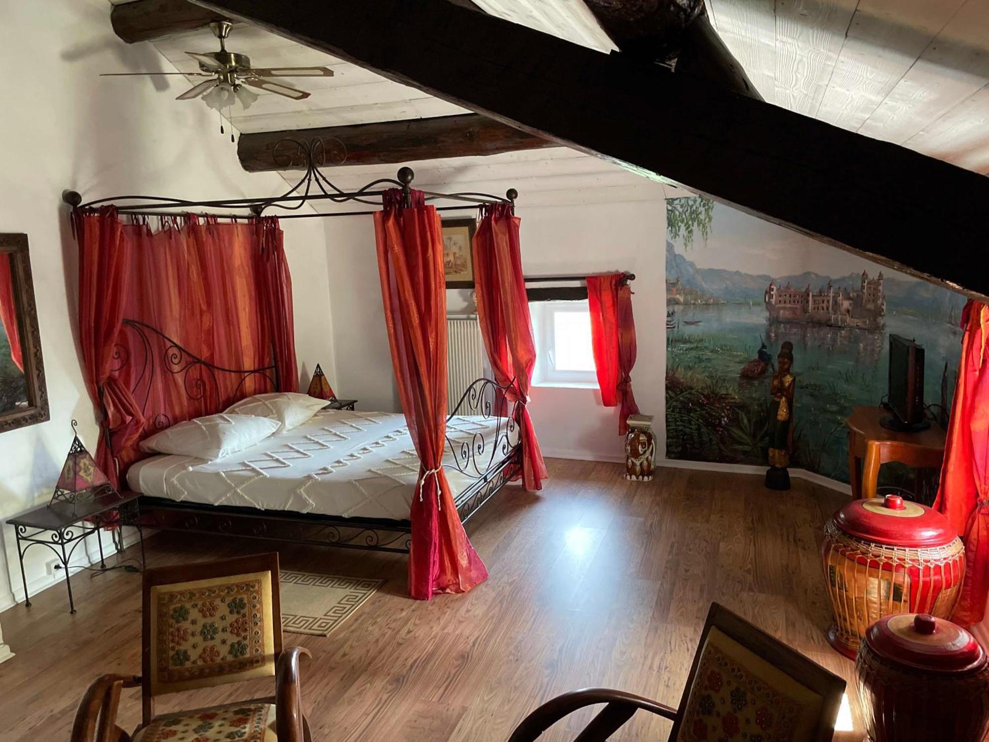 Gites Au Chateau Des Estubiers Les Granges-Gontardes 外观 照片