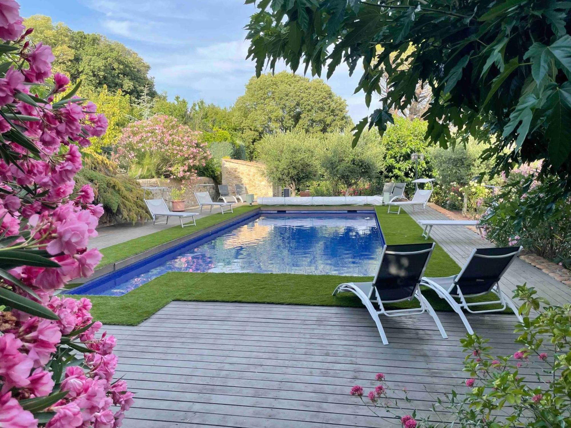 Gites Au Chateau Des Estubiers Les Granges-Gontardes 外观 照片